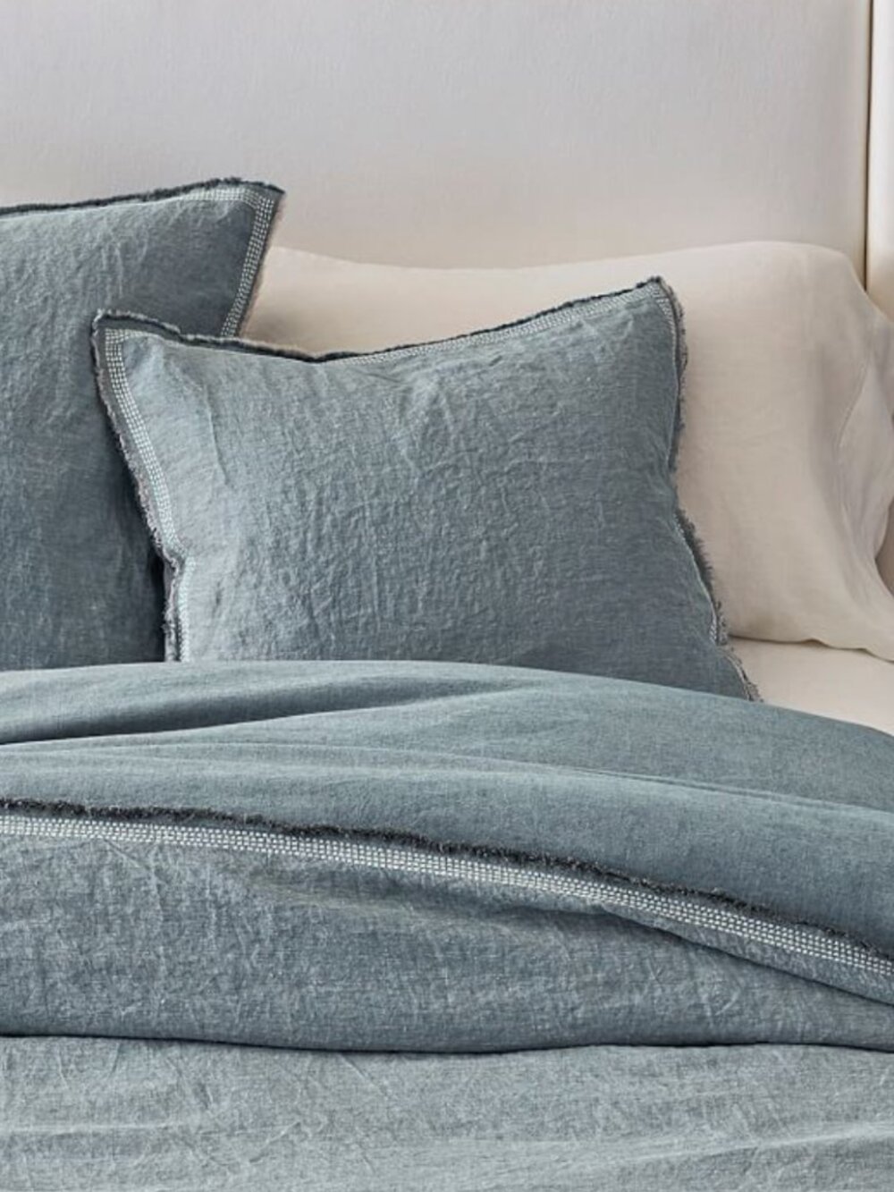 POTTERY BARN Belgian Flax Linen Fringed Border Stitch Standard Sham Chambray